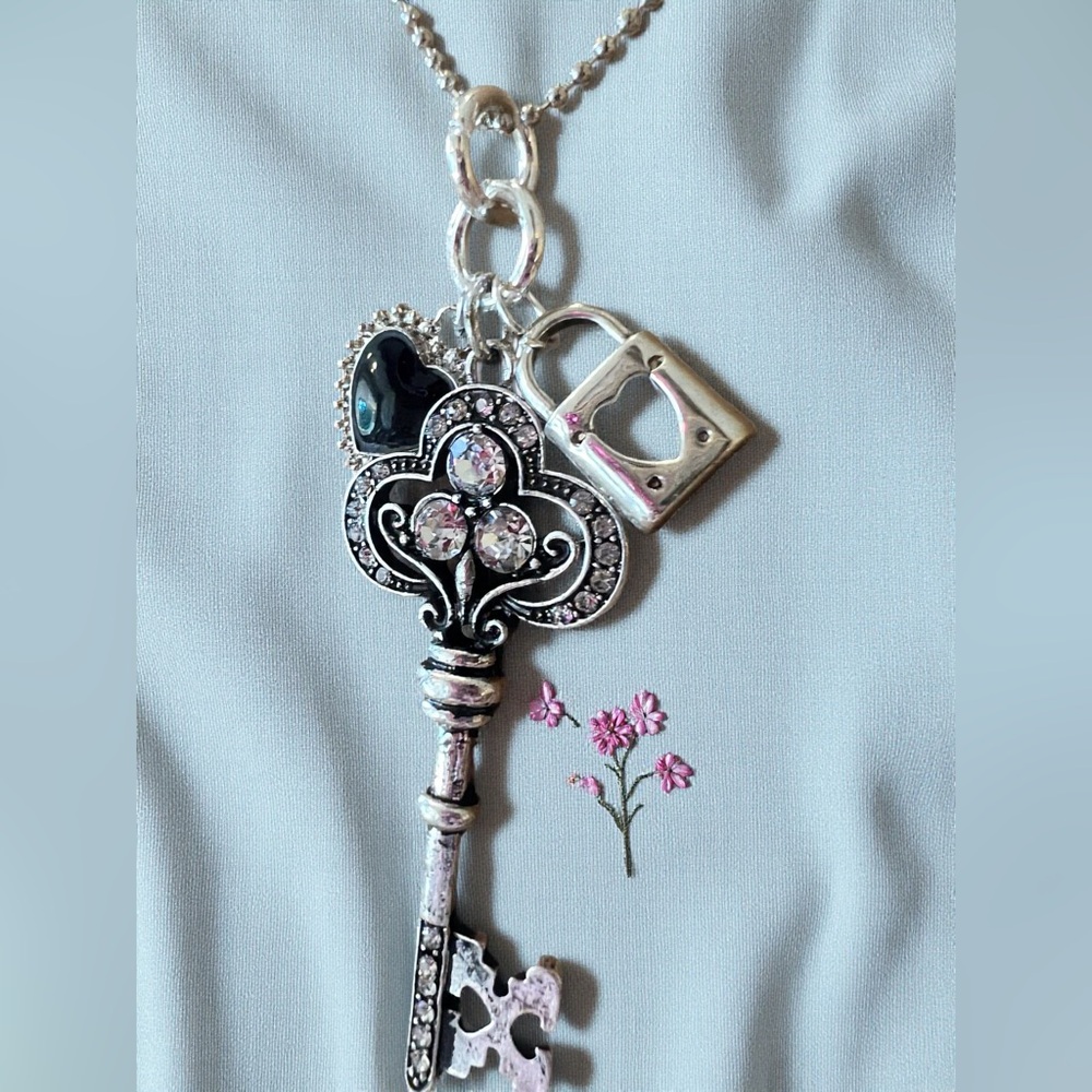Gorgeous Black and Silver Toned Heart Lock and Key Pendant Necklace - Picture 14 of 17